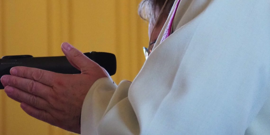 Legger ikke ned andakten på søndagene