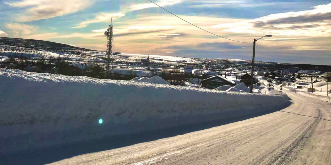 Livsfarlig i Hánnuluohka. Trailerne fyker i grøfta – AP-Vasara roper varsko